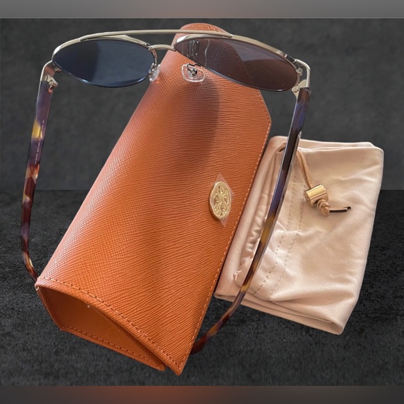 Tory Burch- Women’s Metal Aviator Sunglasses. - Picture 4 of 5